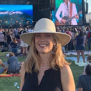 Meet your Posher, Phoebe